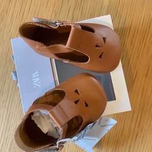 Zara Leather Die-Cut Shoes NWT Size 3 (4.3 in)